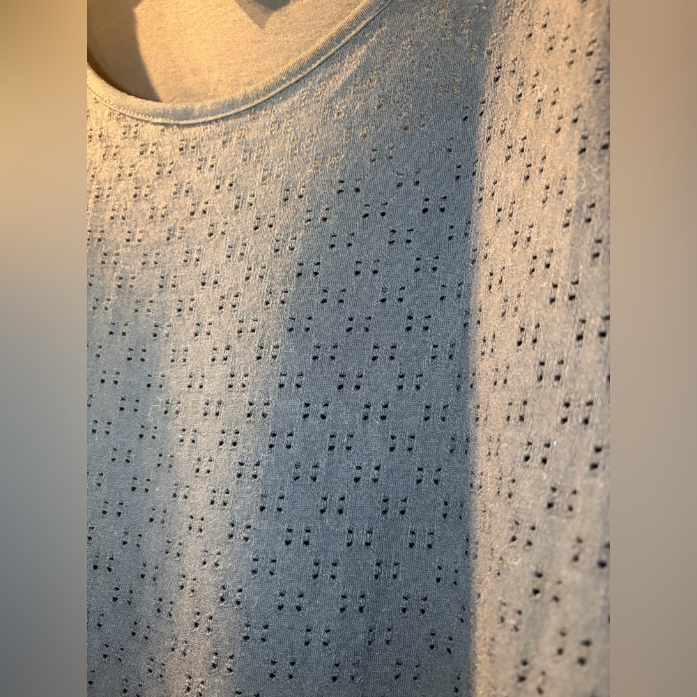 Serra 100% cotton black cap sleeve eyelet tee. Size: L - Picture 3 of 5